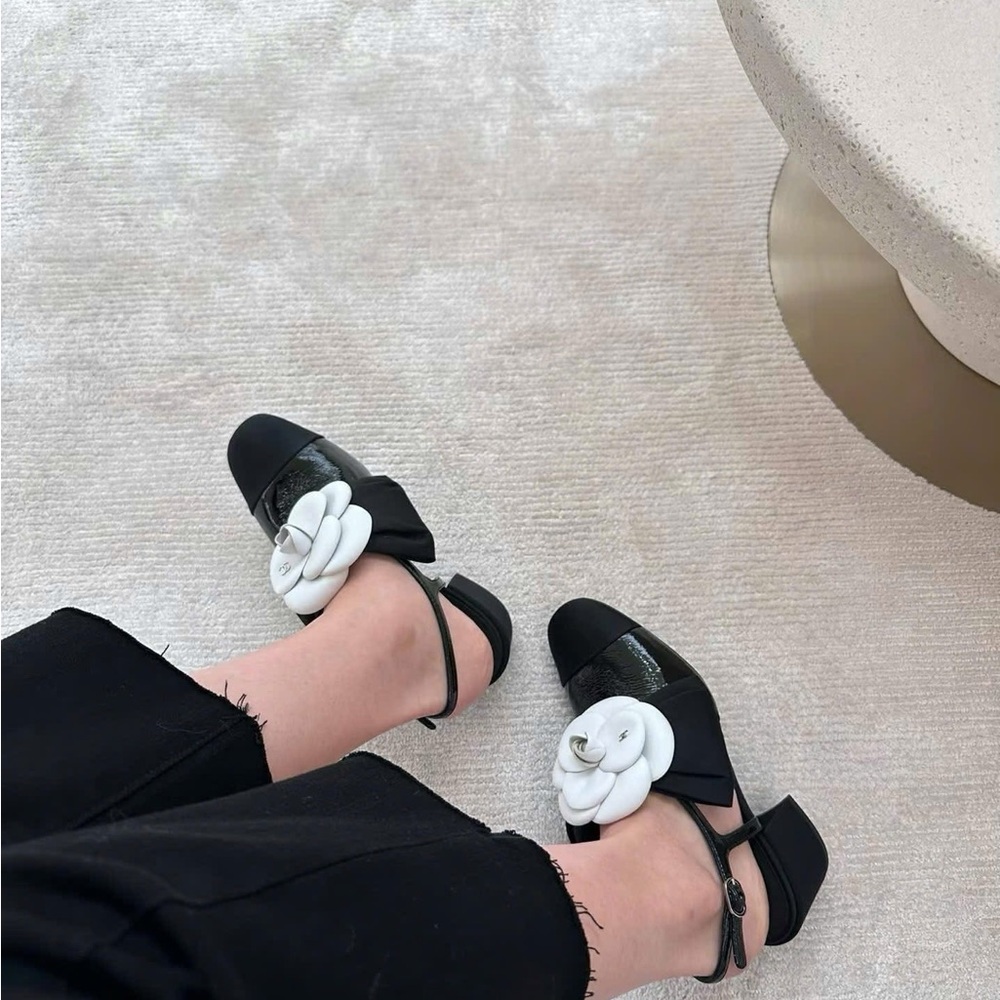 Chanel Crumpled Shiny Fabric Grosgrain Cap Toe Camellia Bow Slingback Pump 38.5 - Picture 3 of 5